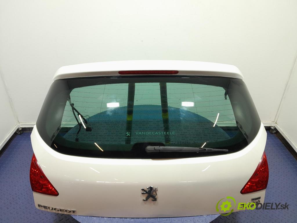 Peugeot 3008 2013 zadní dveře kufra: kufr