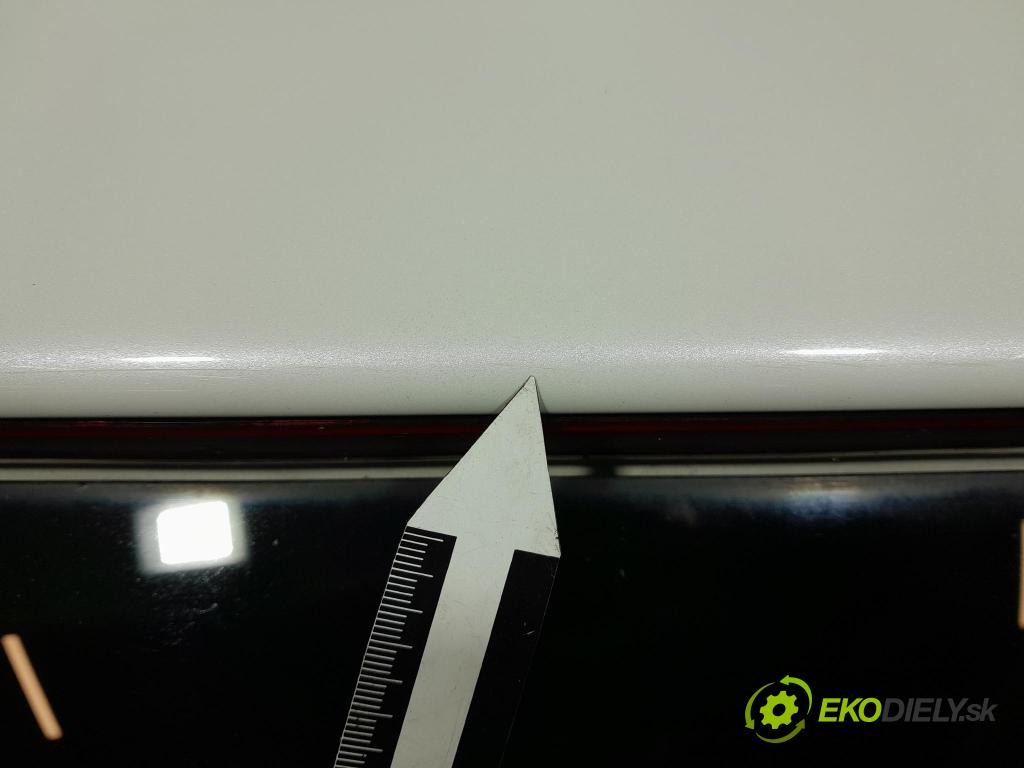 Peugeot 3008 2013 zadní dveře kufra: kufr