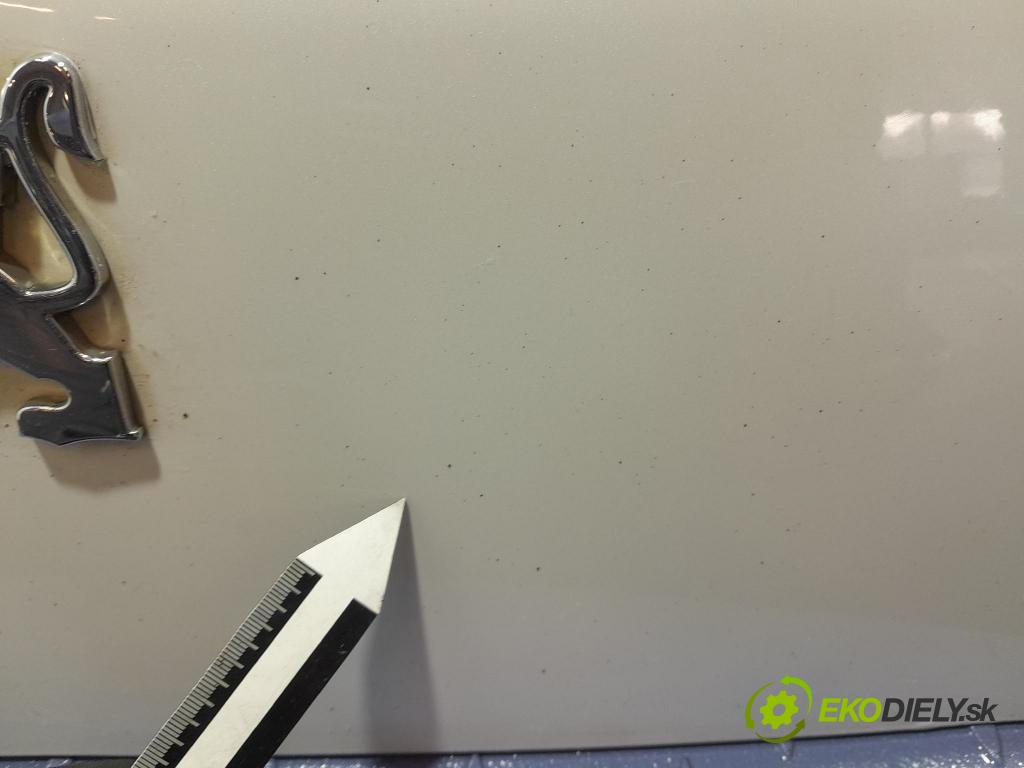 Peugeot 3008 2013 zadní dveře kufra: kufr