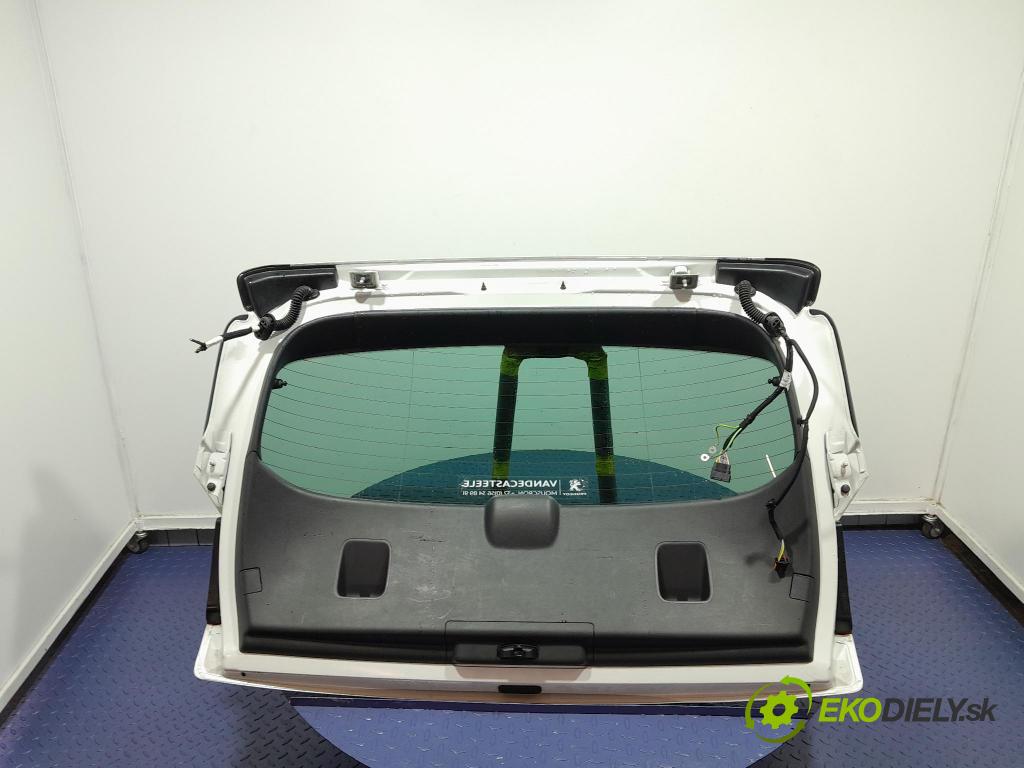Peugeot 3008 2013 zadní dveře kufra: kufr
