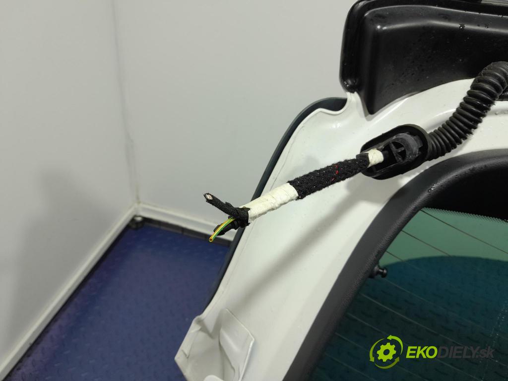 Peugeot 3008 2013 zadní dveře kufra: kufr 