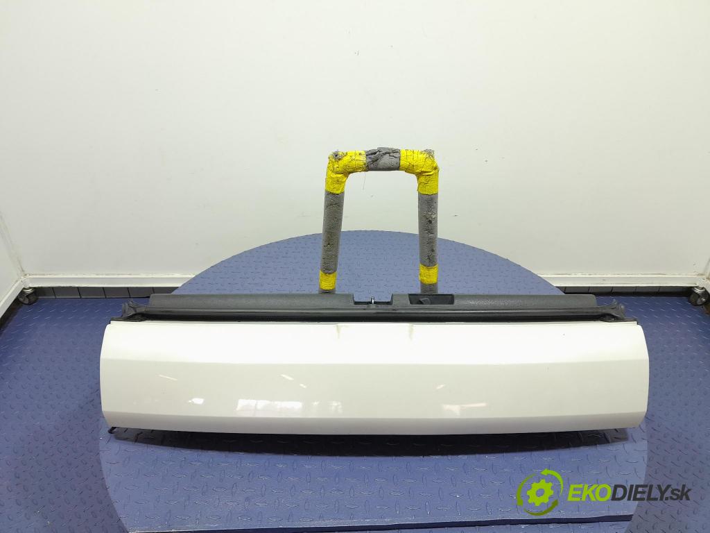 Peugeot 3008 2013 zadní dveře kufra: kufr