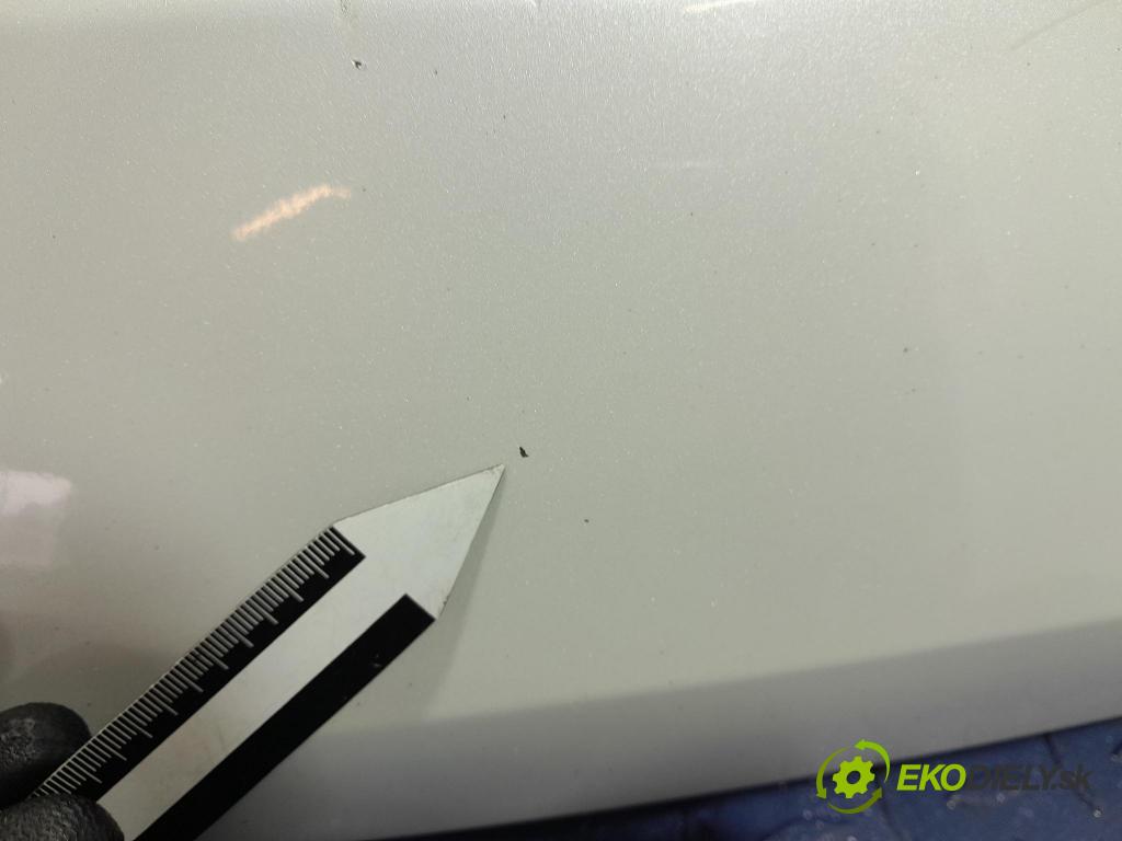 Peugeot 3008 2013 zadní dveře kufra: kufr