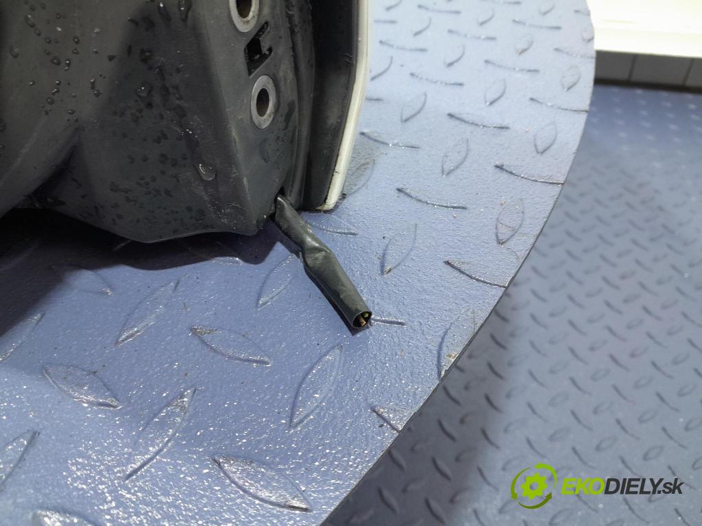 Peugeot 3008 2013 zadní dveře kufra: kufr 