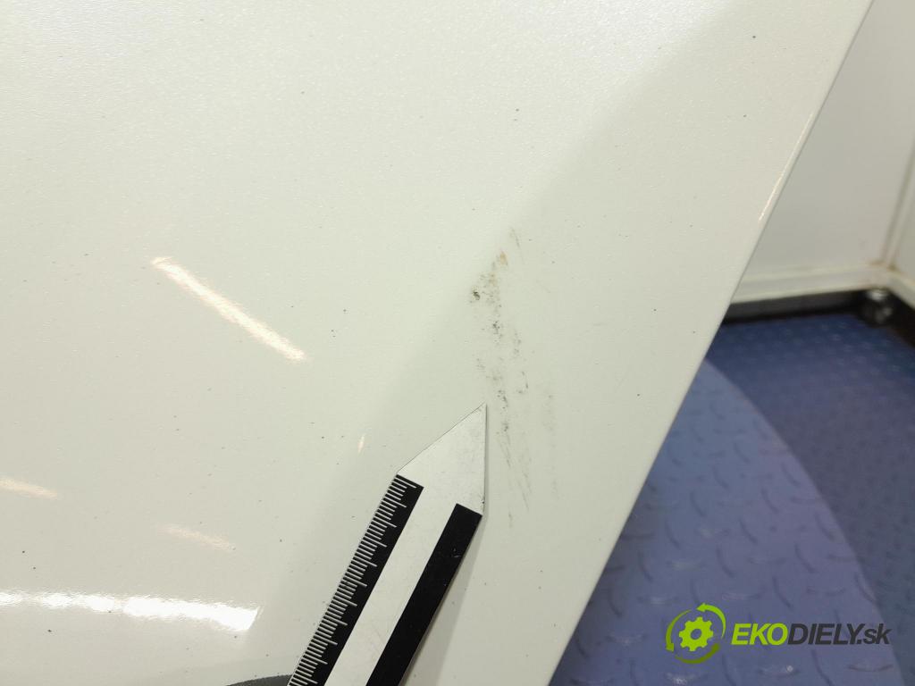 Peugeot 3008 2013 dvere zad Vľavo: