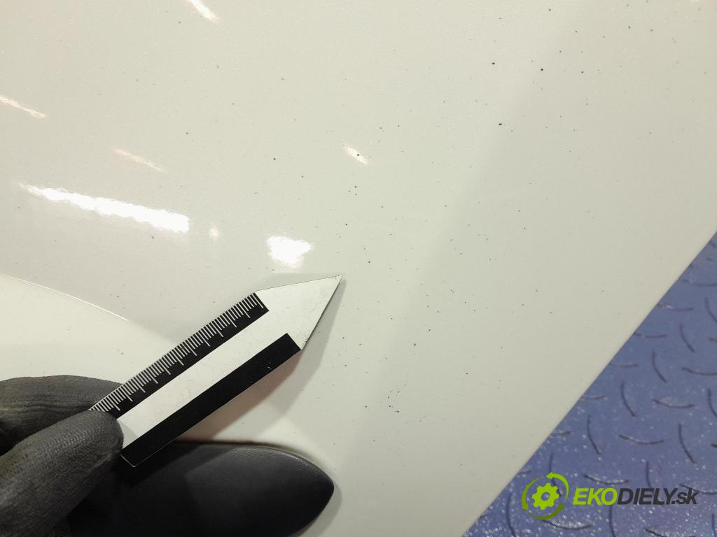 Peugeot 3008 2013 dvere zad Vľavo: