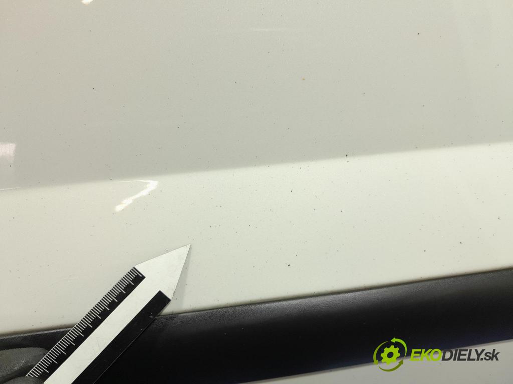 Peugeot 3008 2013 dvere zad Vľavo: