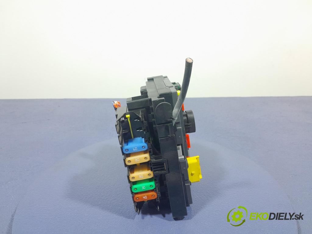 Peugeot 3008 2013 skrinka Poistky: 9675877980