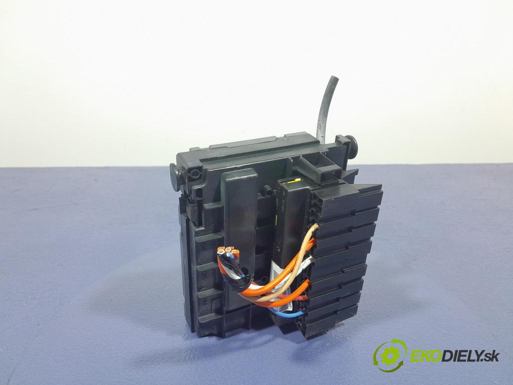 Peugeot 3008 2013 skrinka Poistky: 9675877980