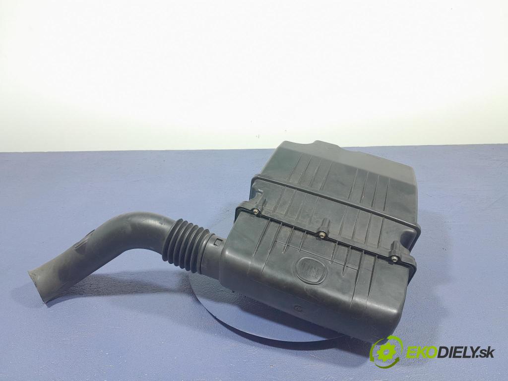 Fiat Punto 2012 obal Filtre: Vzduch: 51773400