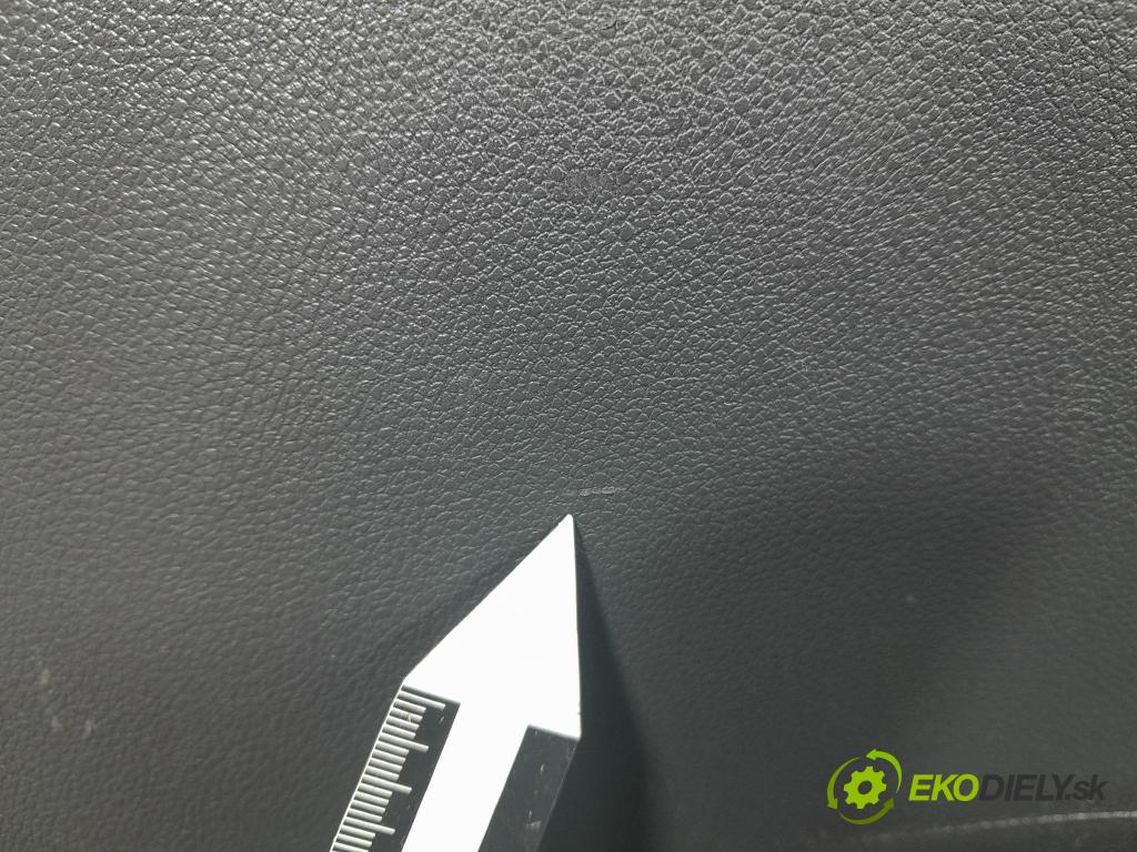 Peugeot 3008 2013 Čalounictví: dvere zad Prava: