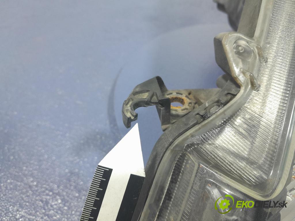 Honda Jazz 2012 Reflektor: Vľavo: