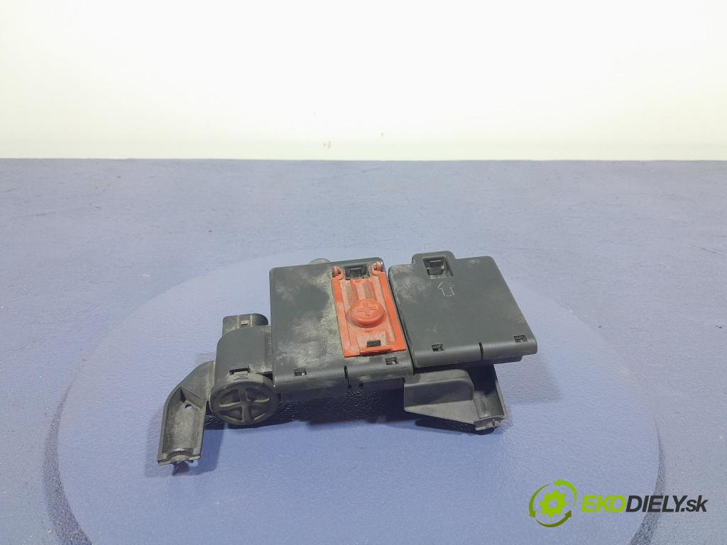 Audi Q7 2018 inštalácia Elektrický: 4M0941823A