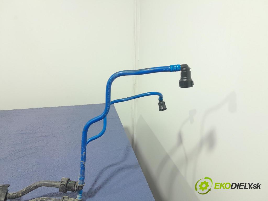 Audi Q7 2018 rúrka paliva 4M0201544BF