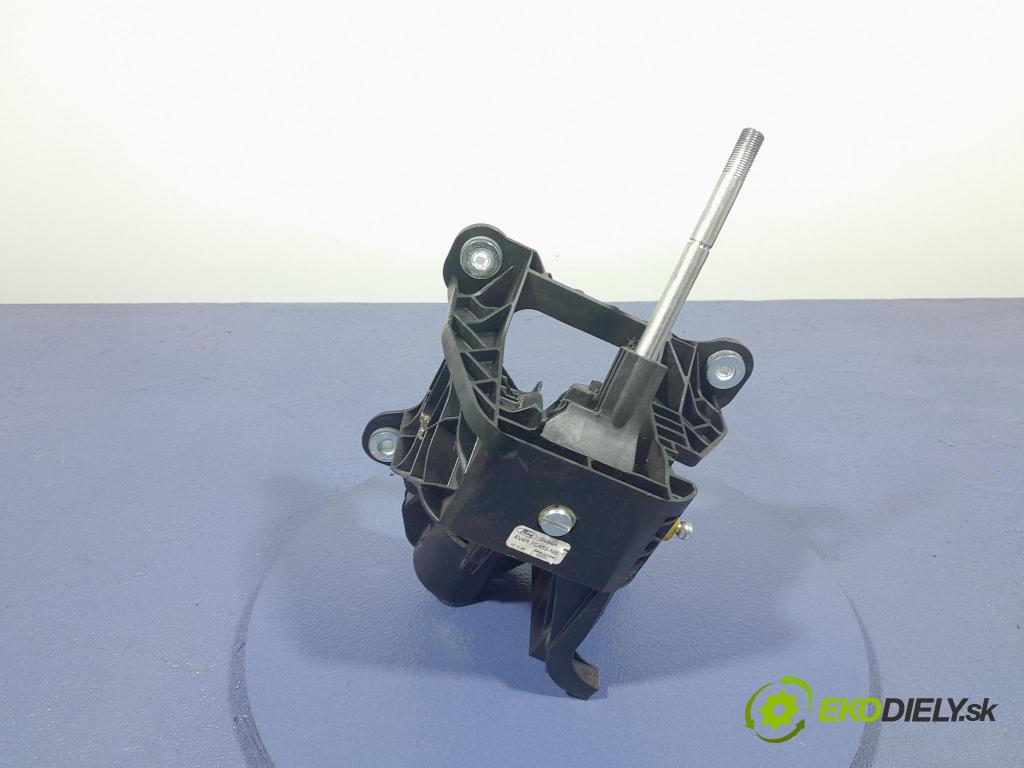 Ford Kuga 0 Páka: Zmeny: AV4R-7C453-NB