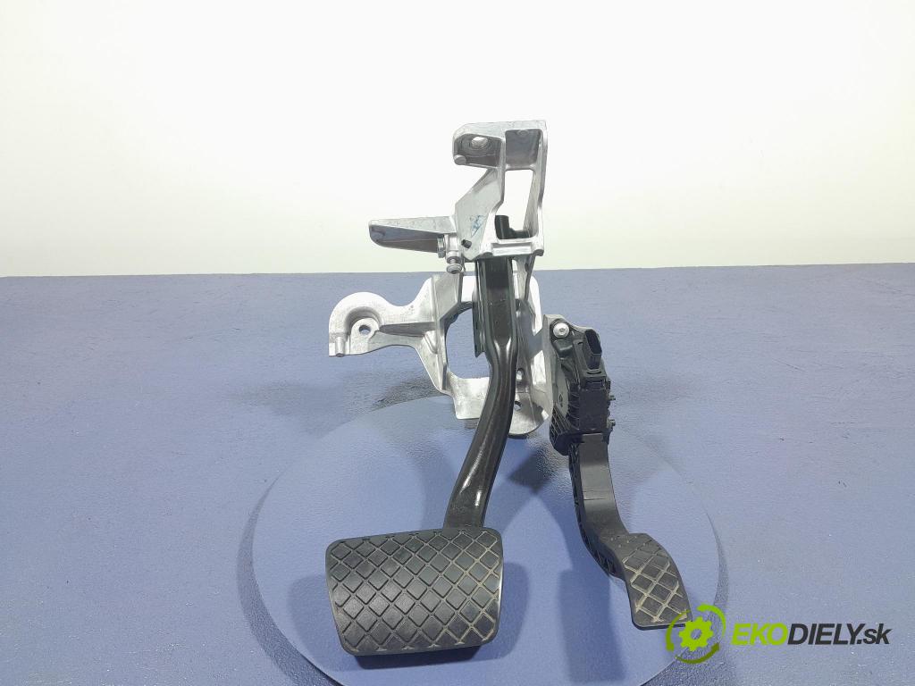 Audi Q7 2018 pedály 4M1723117E