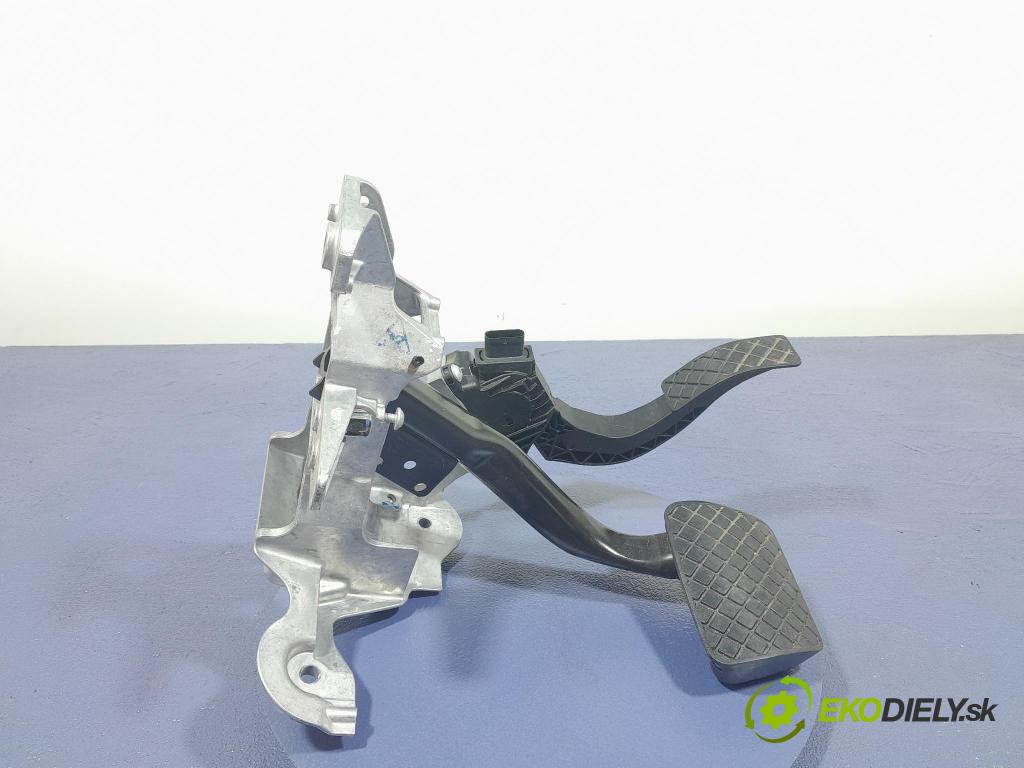 Audi Q7 2018 pedály 4M1723117E