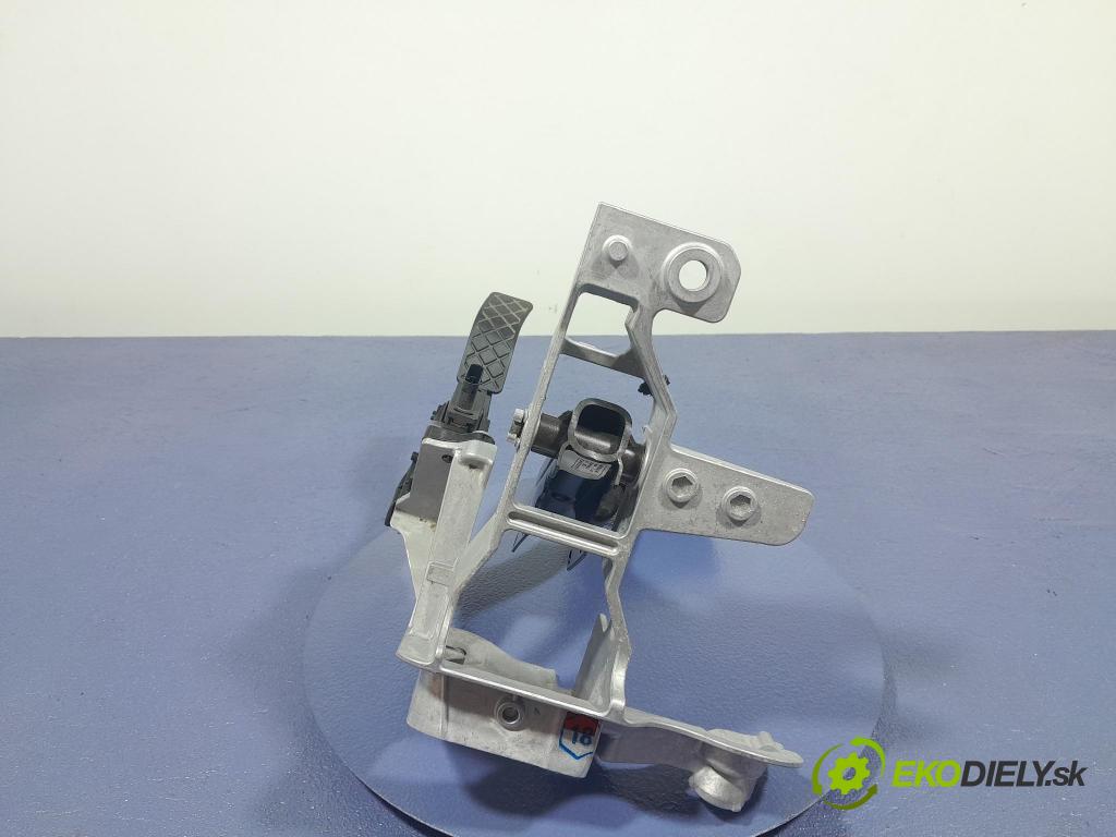 Audi Q7 2018 pedály 4M1723117E