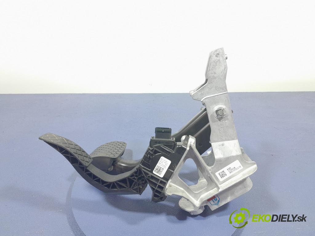 Audi Q7 2018 pedály 4M1723117E