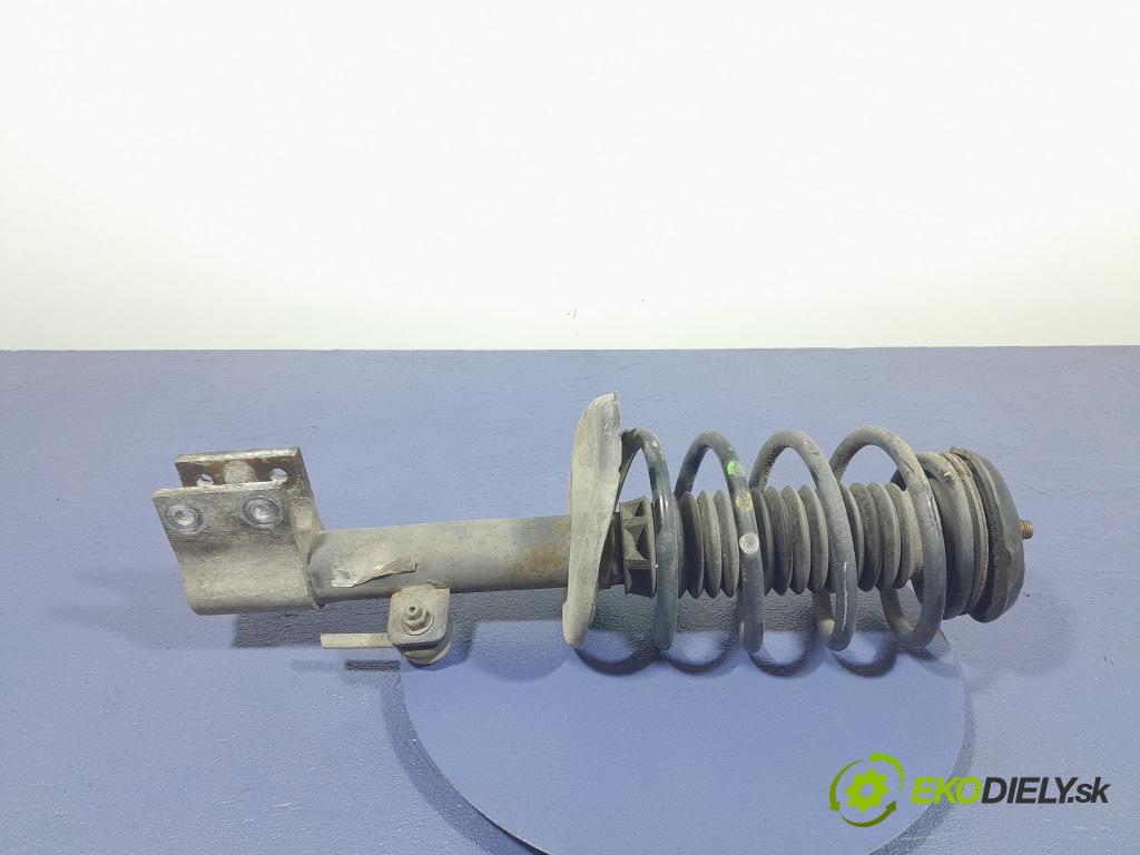 Peugeot 3008 2013 tlumič před Lewy.