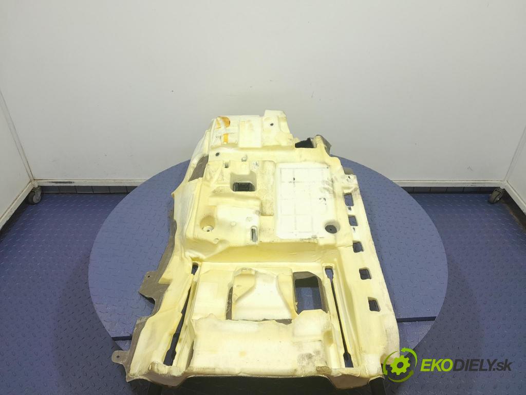 Audi Q7 2018 koberec do auta 4M1863103F