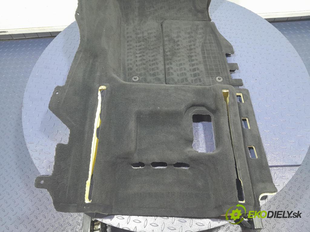 Audi Q7 2018 koberec do auta 4M1863103