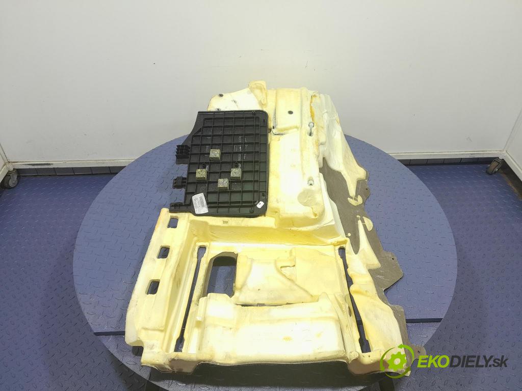 Audi Q7 2018 koberec do auta 4M1863103