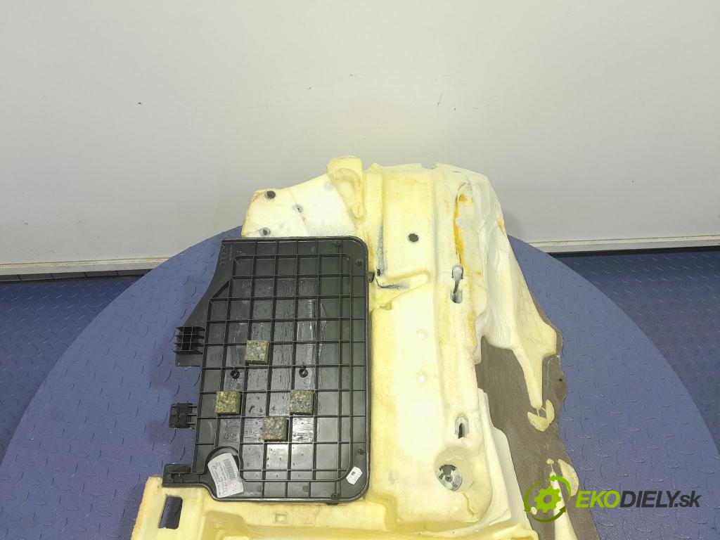 Audi Q7 2018 koberec do auta 4M1863103