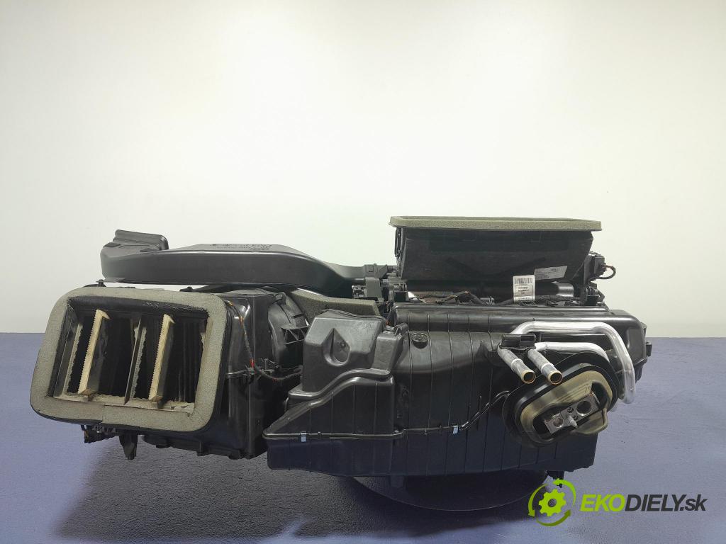 Audi Q7 2018 radiátor 4M1820001K