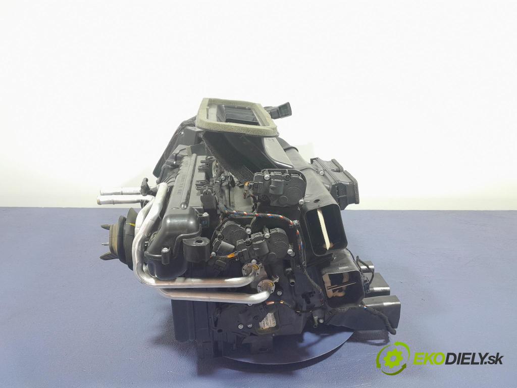 Audi Q7 2018 radiátor 4M1820001K