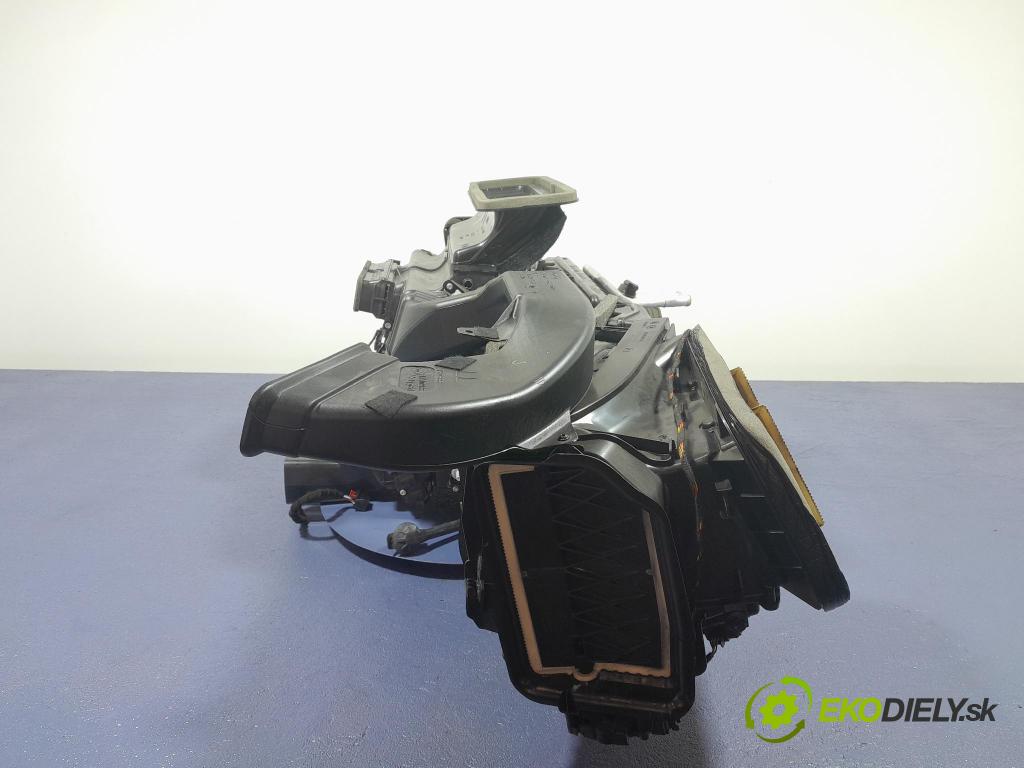 Audi Q7 2018 radiátor 4M1820001K