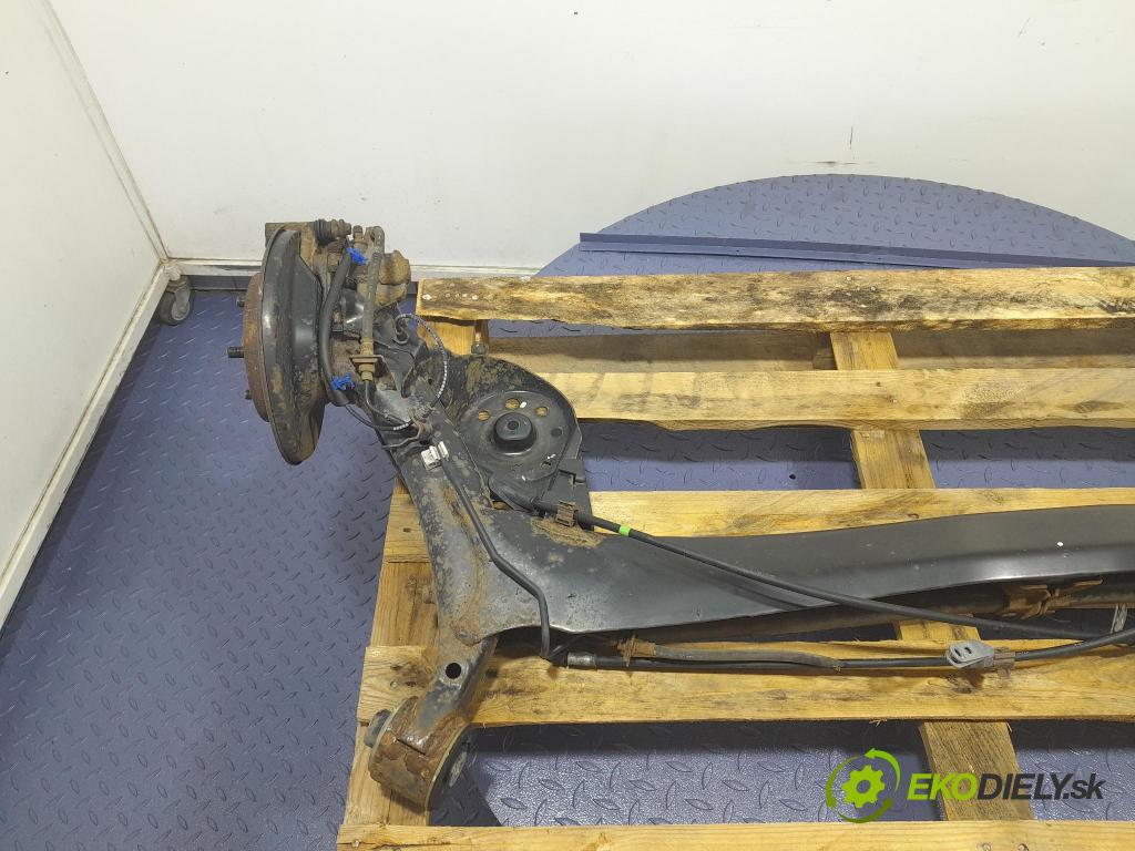 Honda Jazz 2012 výztuha Pozastavenia: Zad: