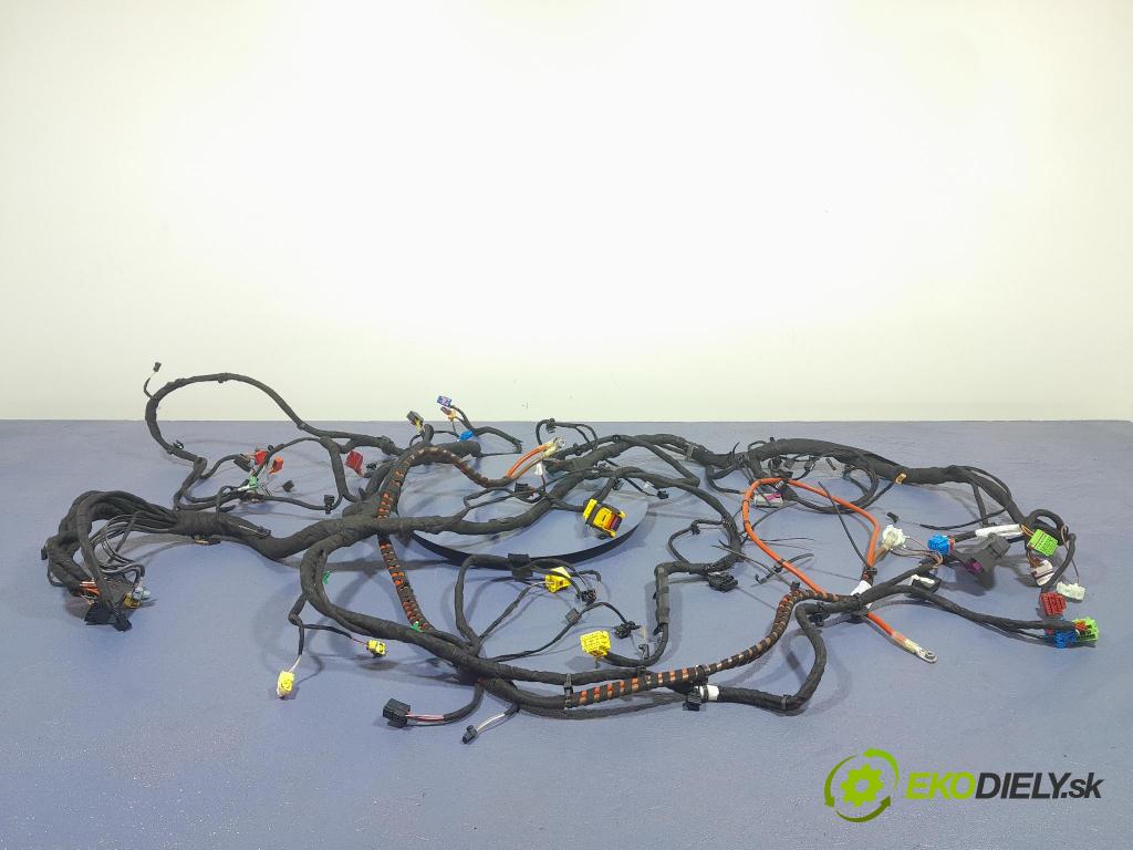 Audi Q7 2018 instalace Elektrický: 4M1971478C