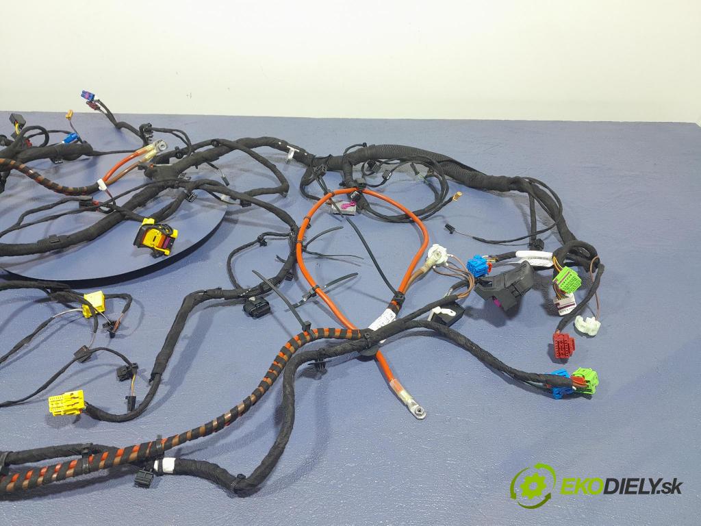 Audi Q7 2018 instalace Elektrický: 4M1971478C