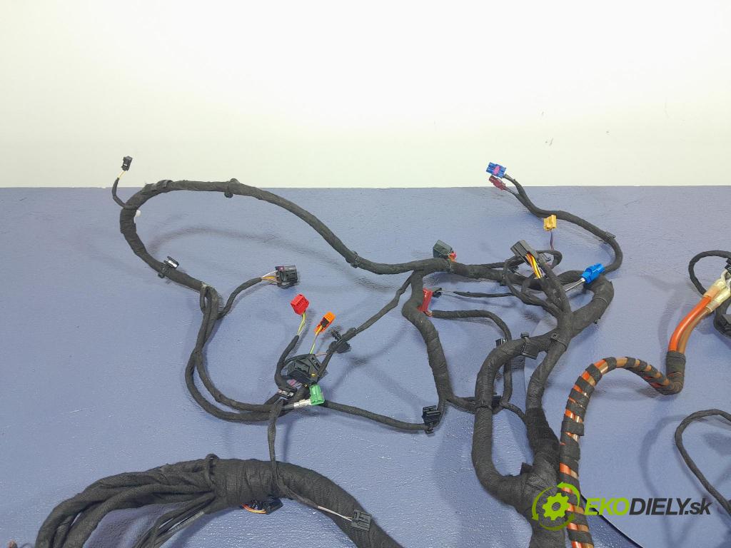 Audi Q7 2018 instalace Elektrický: 4M1971478C