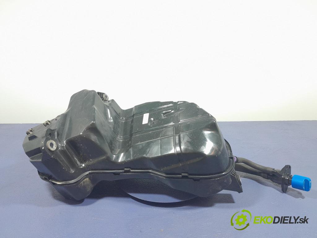 Audi Q7 2018 Nádrž: AdBlue 4M0131878