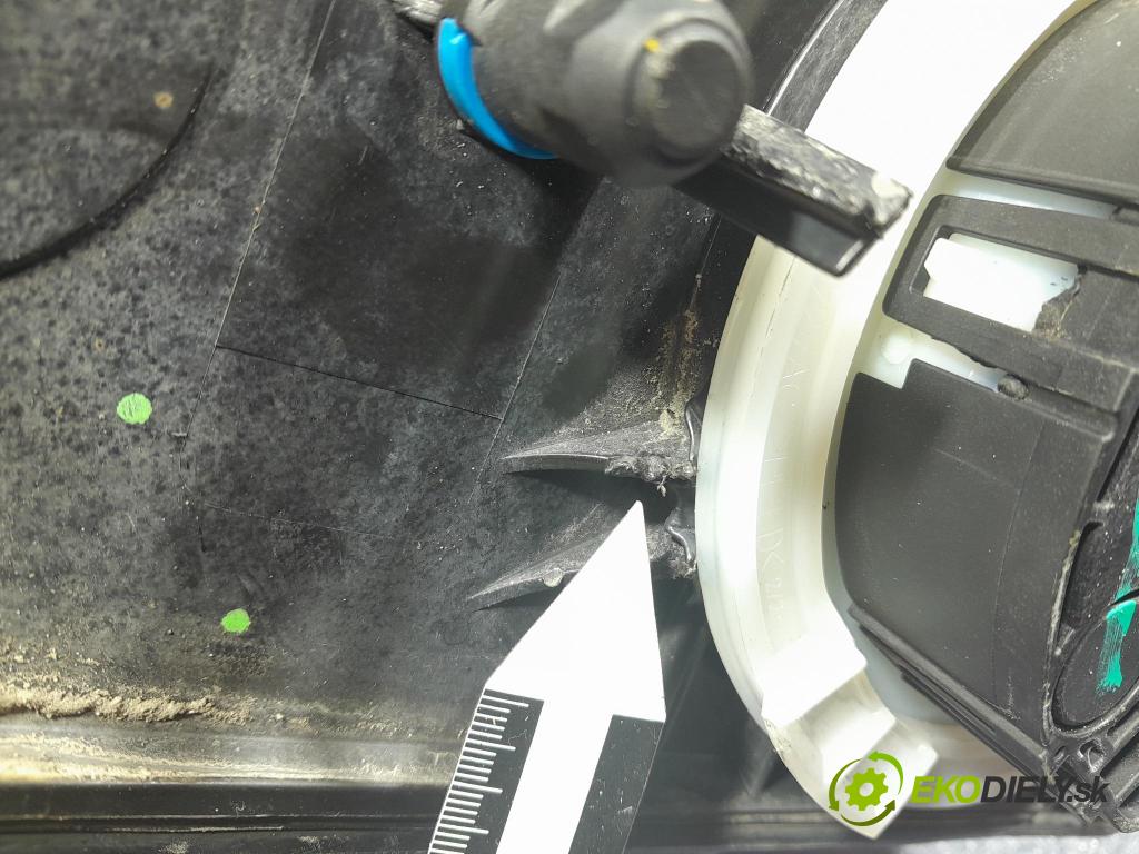 Audi Q7 2018 Nádrž: AdBlue 4M0131878