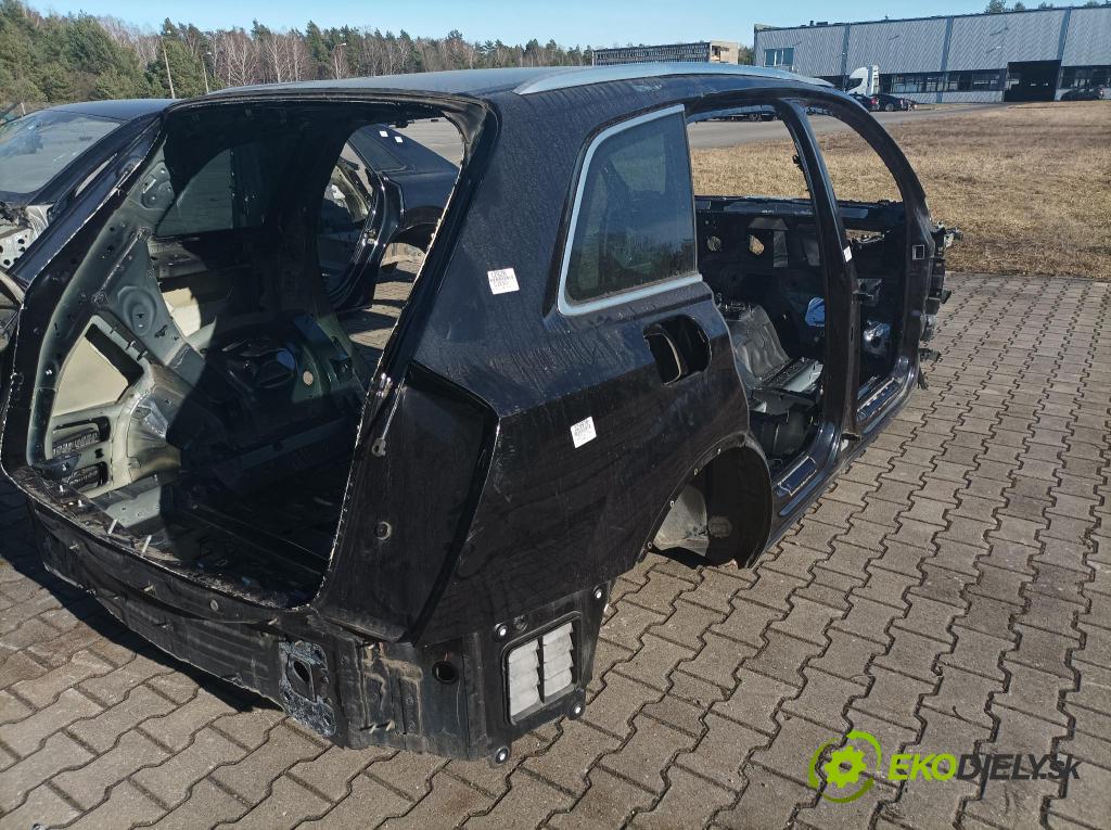 Audi Q7 2018 blatnik Zad: v pravo: