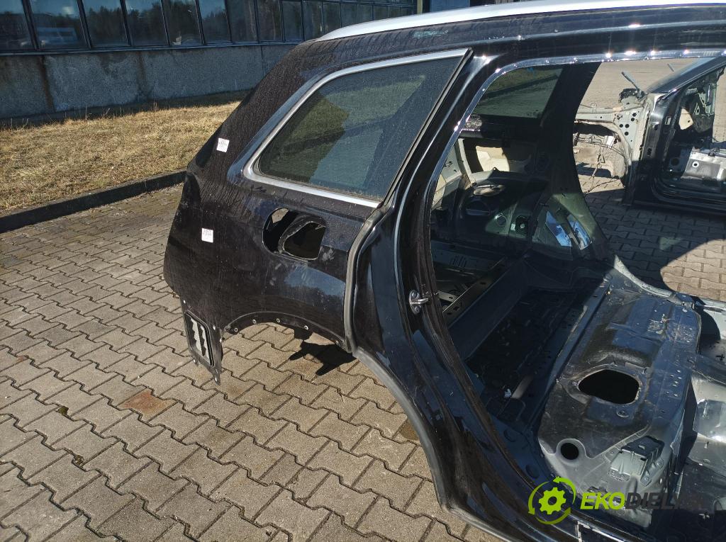 Audi Q7 2018 blatnik Zad: v pravo: