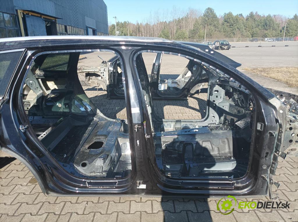 Audi Q7 2018 Práh: v pravo: