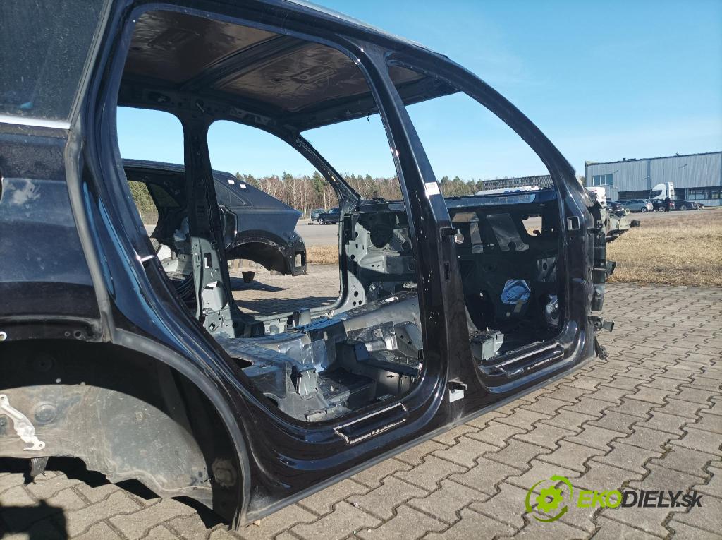 Audi Q7 2018 Práh: v pravo: