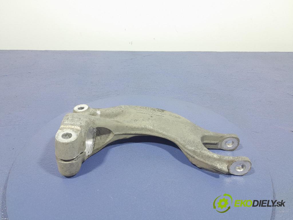 Audi Q7 2018 tlumič před Lewy. 4M0413037