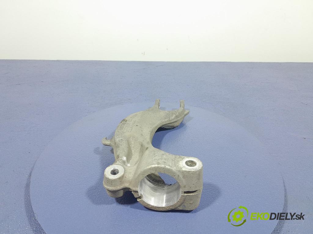 Audi Q7 2018 tlumič před Lewy. 4M0413037