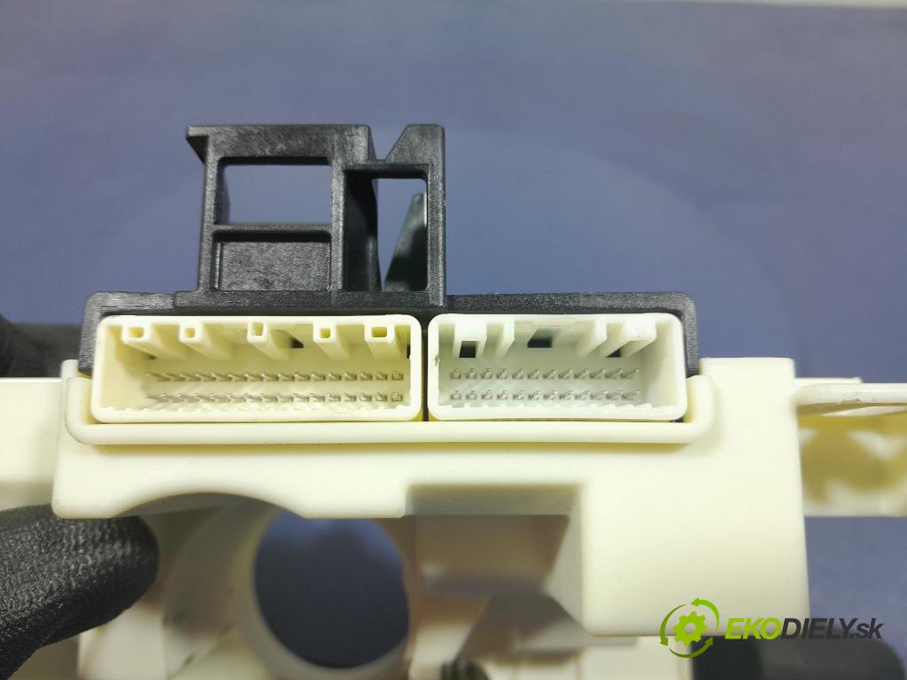 Mazda Cx-5 2017 Přepínač Komplex: SKE133-01