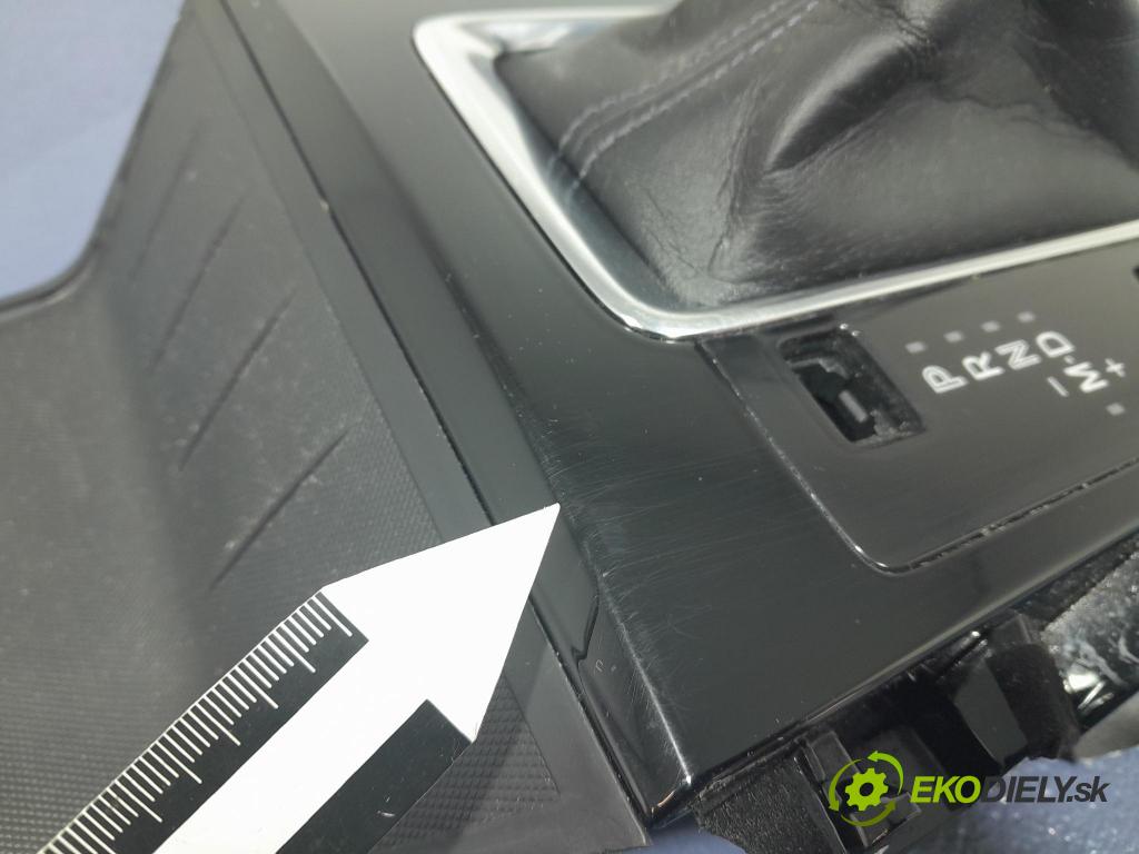 Mazda Cx-5 2017 kryt Plast: Interiéry: KB8C-64341