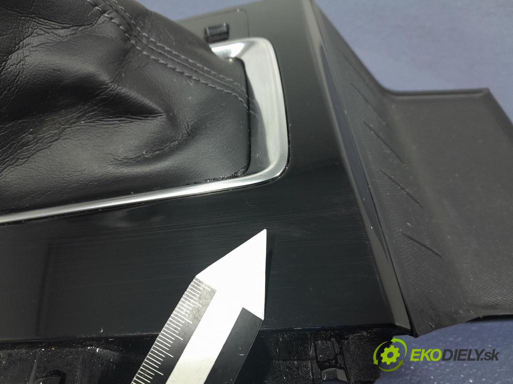 Mazda Cx-5 2017 kryt Plast: Interiéry: KB8C-64341