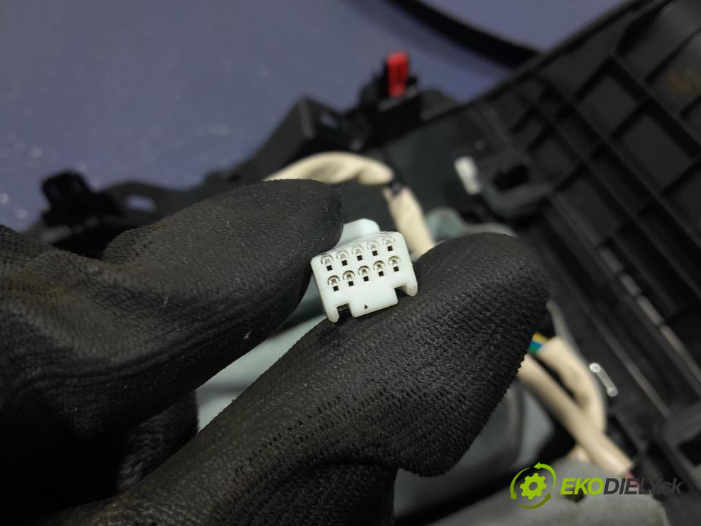 Mazda Cx-5 2017 kryt Plast: Interiéry: KB8C-64341