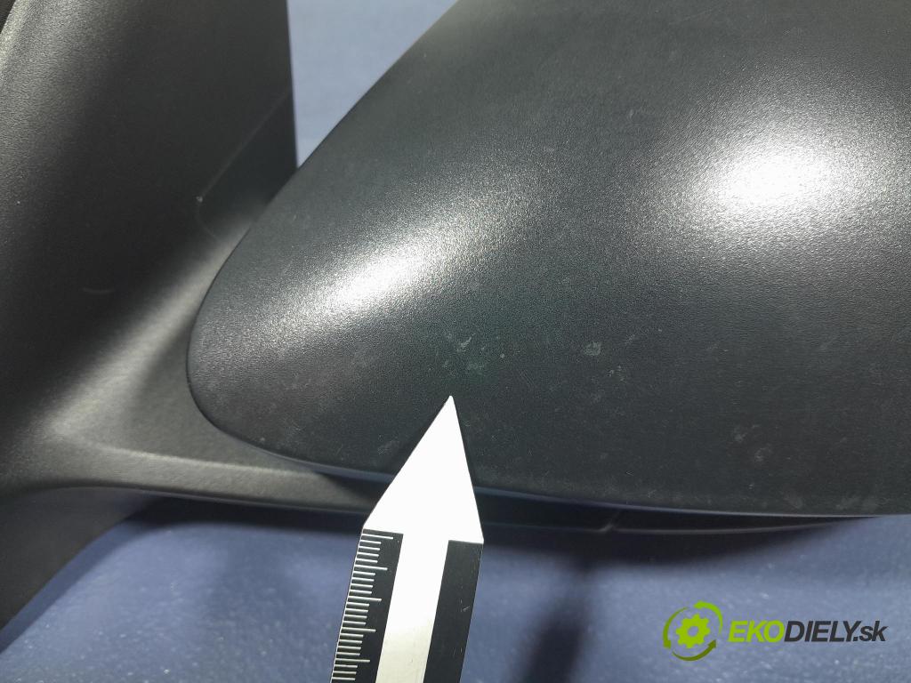 Skoda Octavia 2017 zpětné zrcátko Vlevo, odjet: