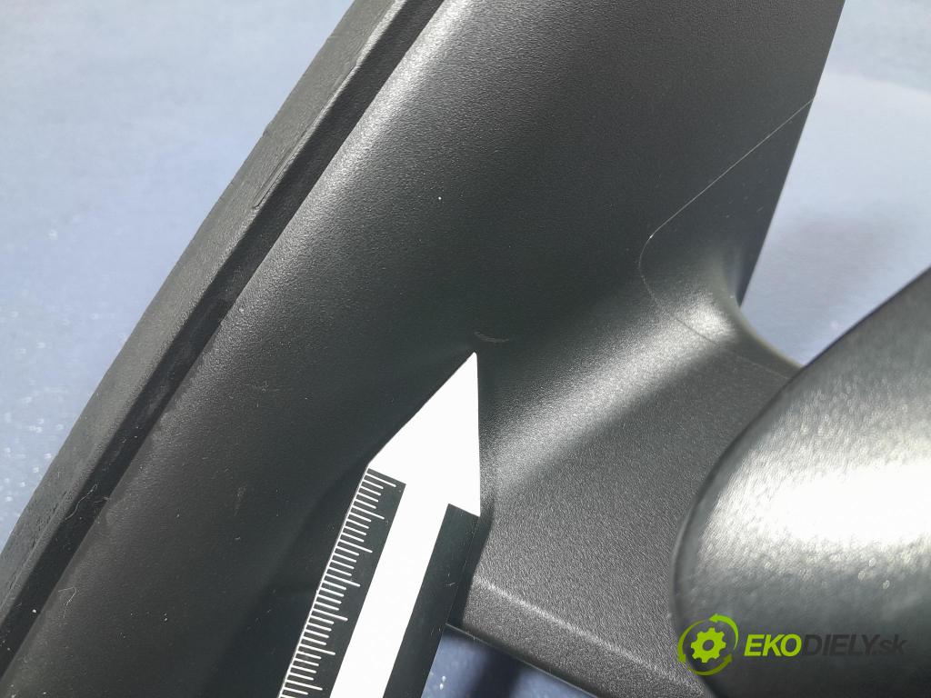 Skoda Octavia 2017 zpětné zrcátko Vlevo, odjet: