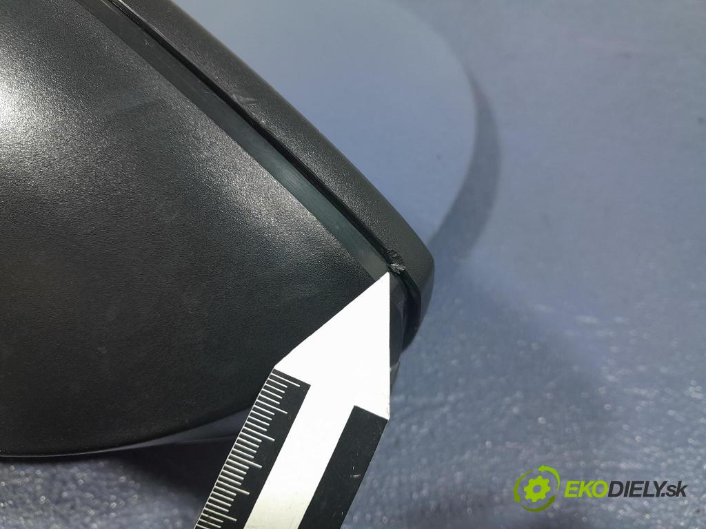 Skoda Octavia 2017 zpětné zrcátko Vlevo, odjet: